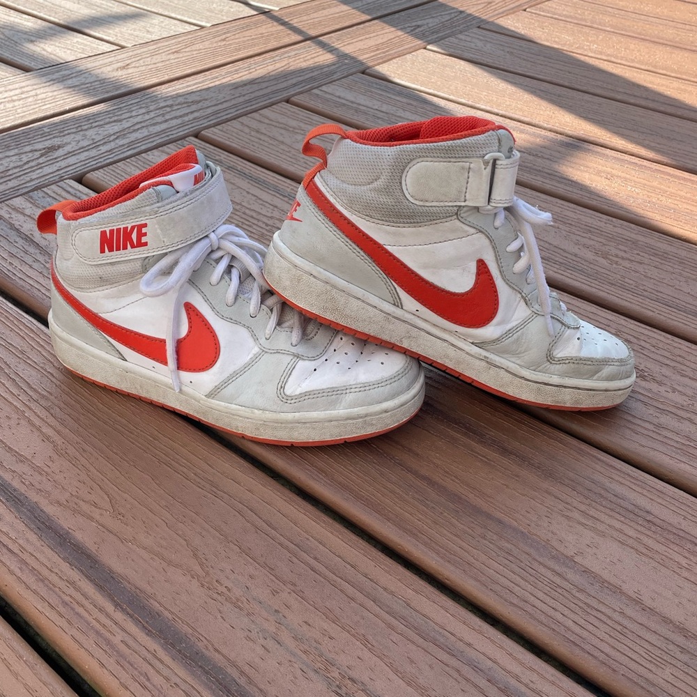 Nike Court Borough Mid 2 Boys Size 4